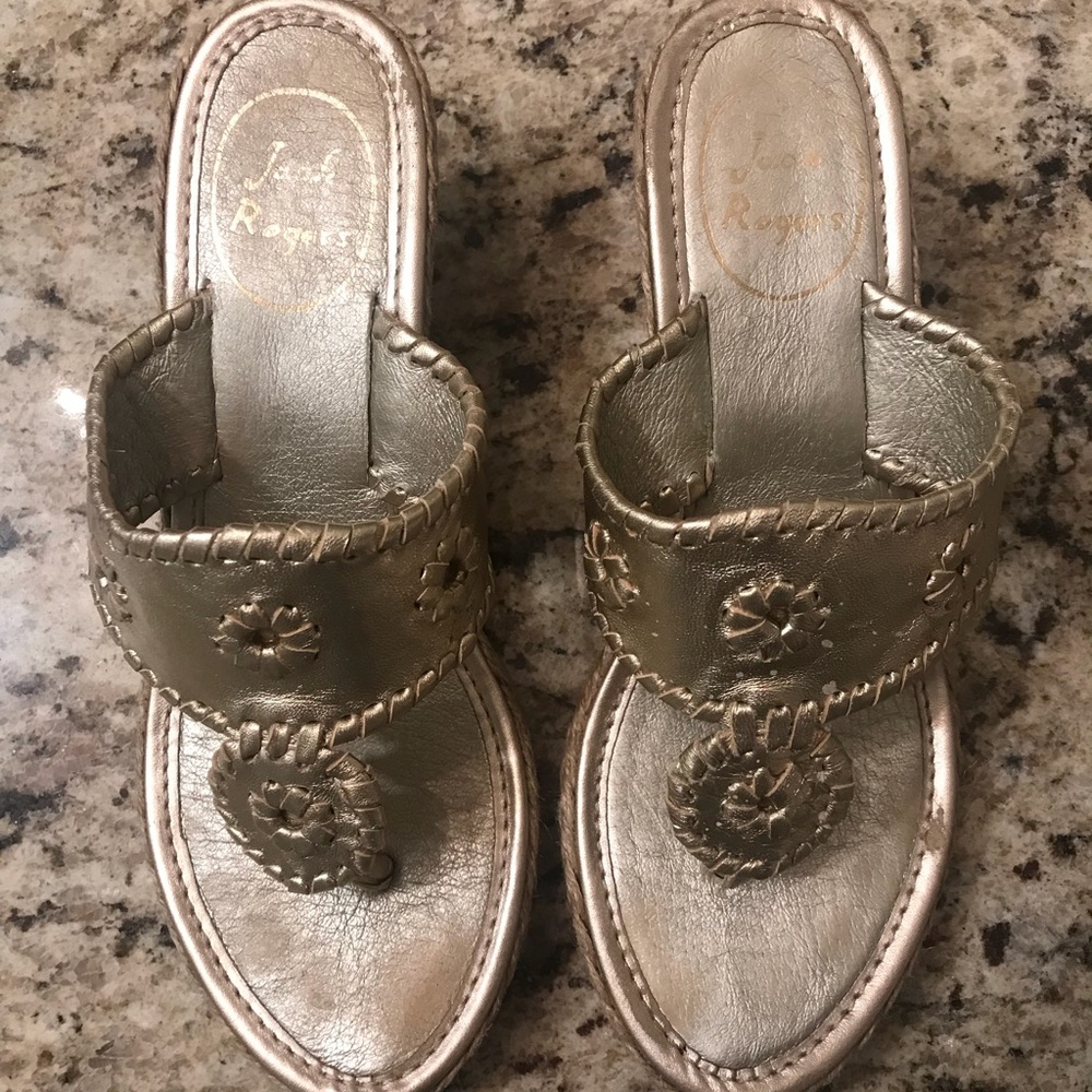 **LIKE NEW** Jack Rogers Wedges size 7 in platinum